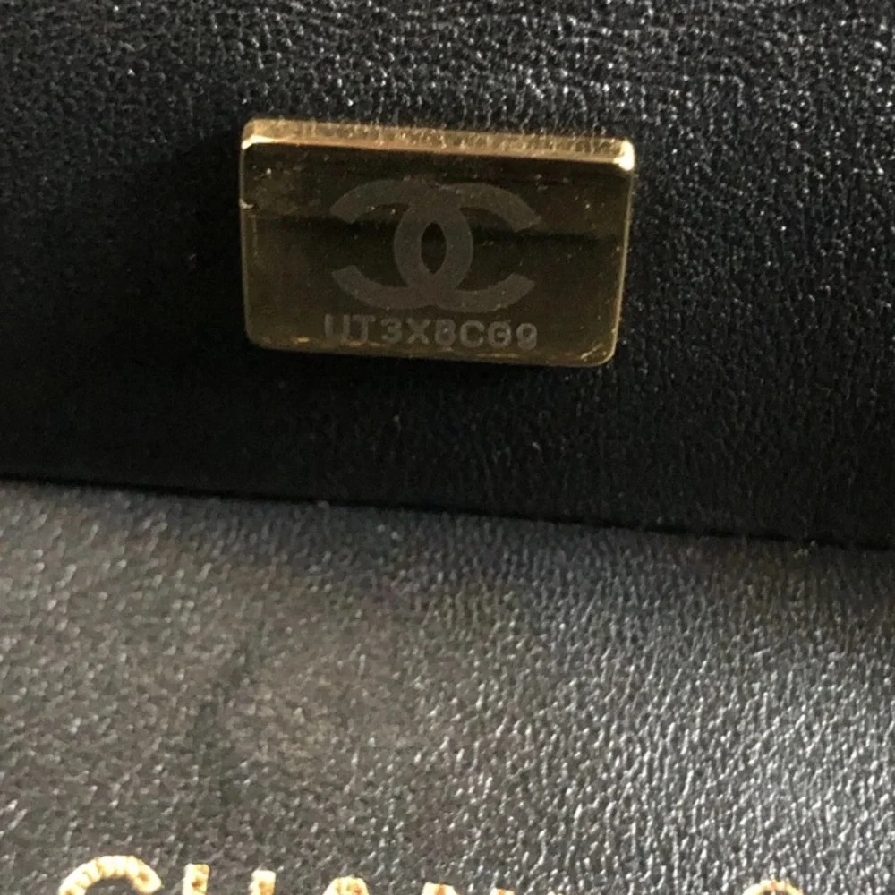 CHANEL Vanity Chain Shoulder Bag in Black Quilted Leather Gold Hardware
